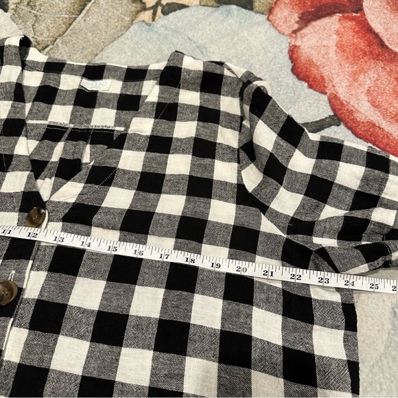 ABOUND loose fitting cropped v-neck linen top in black & white plaid/checkered - Picture 12 of 13